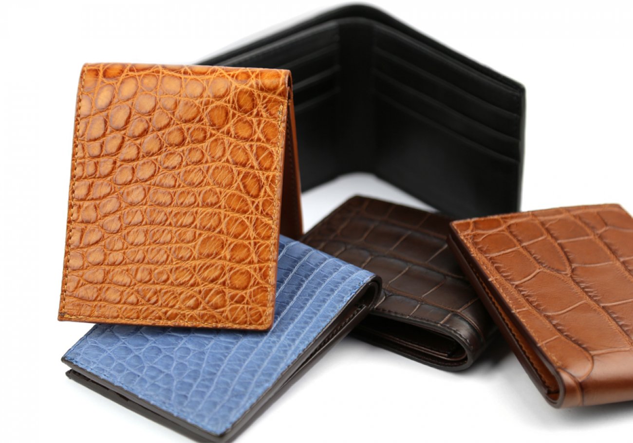 The Ventura American Alligator Minimalist Leather Wallet in