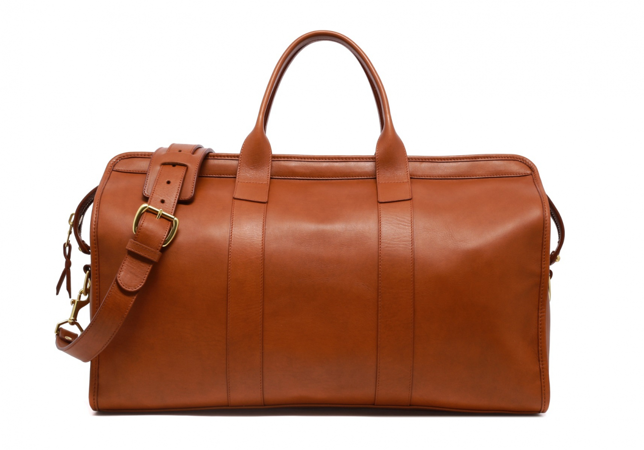 Medium leather duffel bag Lifestyle